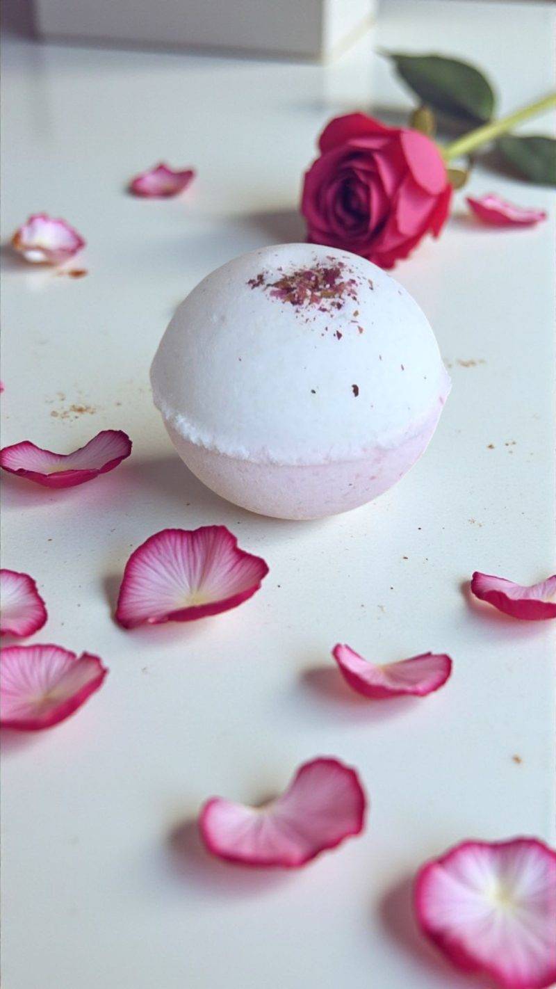 Rose, Shea & Almond Bath Bomb - Image 3